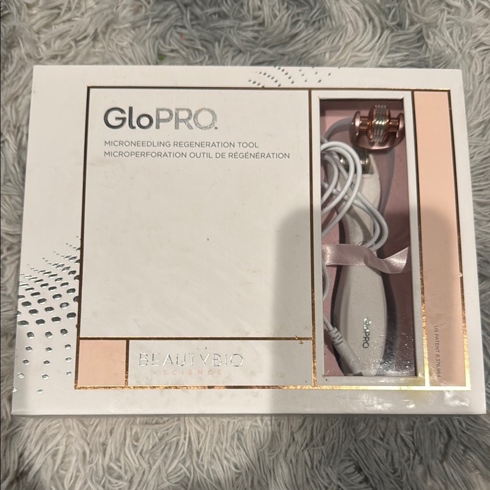 GloPRO Microneedling Regeneration Tool - White and Pink